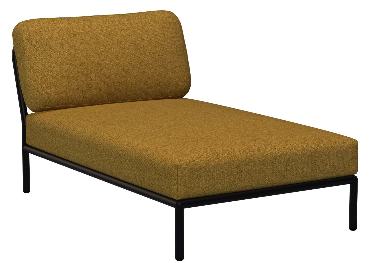 Houe Level Chaiselongue Outdoor Sessel in Senfgelb mit schwarzem Metallrahmen für Garten und Terrasse.