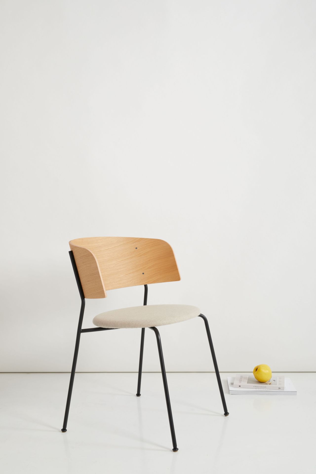 WAGNER fauteuil met zwart frame OUT