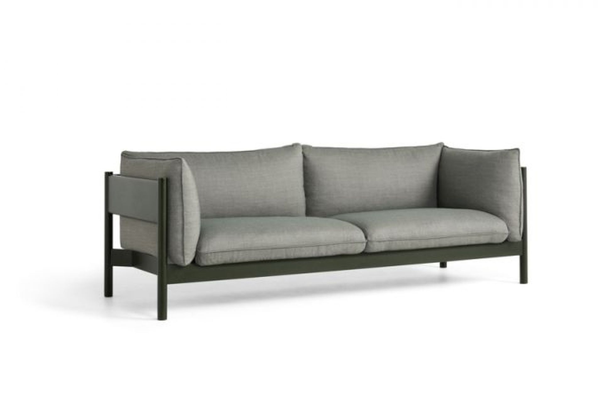 Graues Hay Arbour Sofa mit drei Sitzen und dunklem Holzrahmen. Modernes Design.