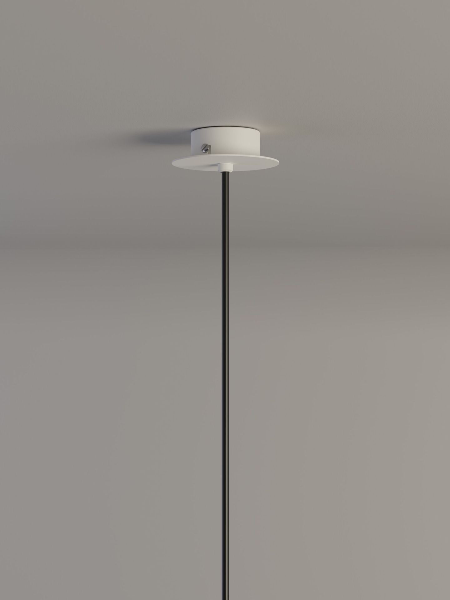 Weiße Santa & Cole Pendelleuchte mit schwarzem Kabel, modernes Design für Wohnzimmer und Esszimmer.