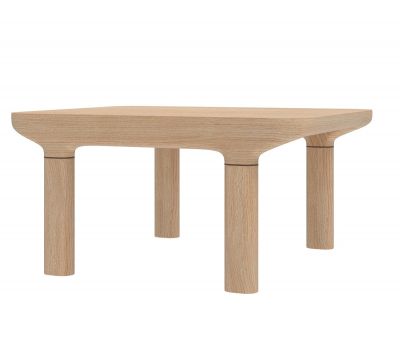 Camille Couchtisch von Hartô, quadratisch, aus hellem Holz mit vier zylindrischen Beinen.