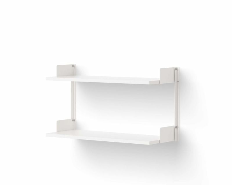Weißes New Works Wandregal 450 mit zwei Ablageflächen, minimalistisches Design für Wohnzimmer und Büro.
