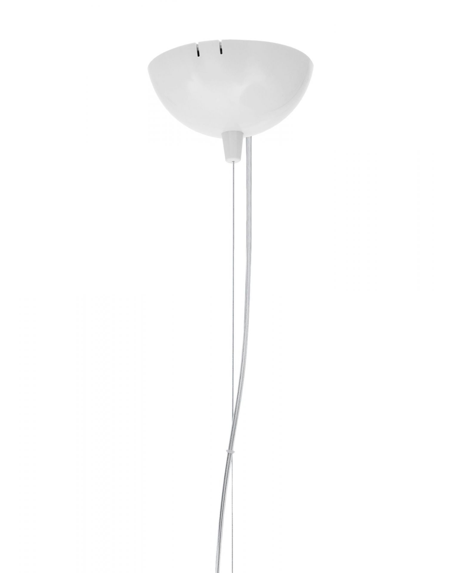 Weiße Bellissima Pendelleuchte von Kartell, Detailaufnahme der Deckenbefestigung und des Kabels. Design Lampe.