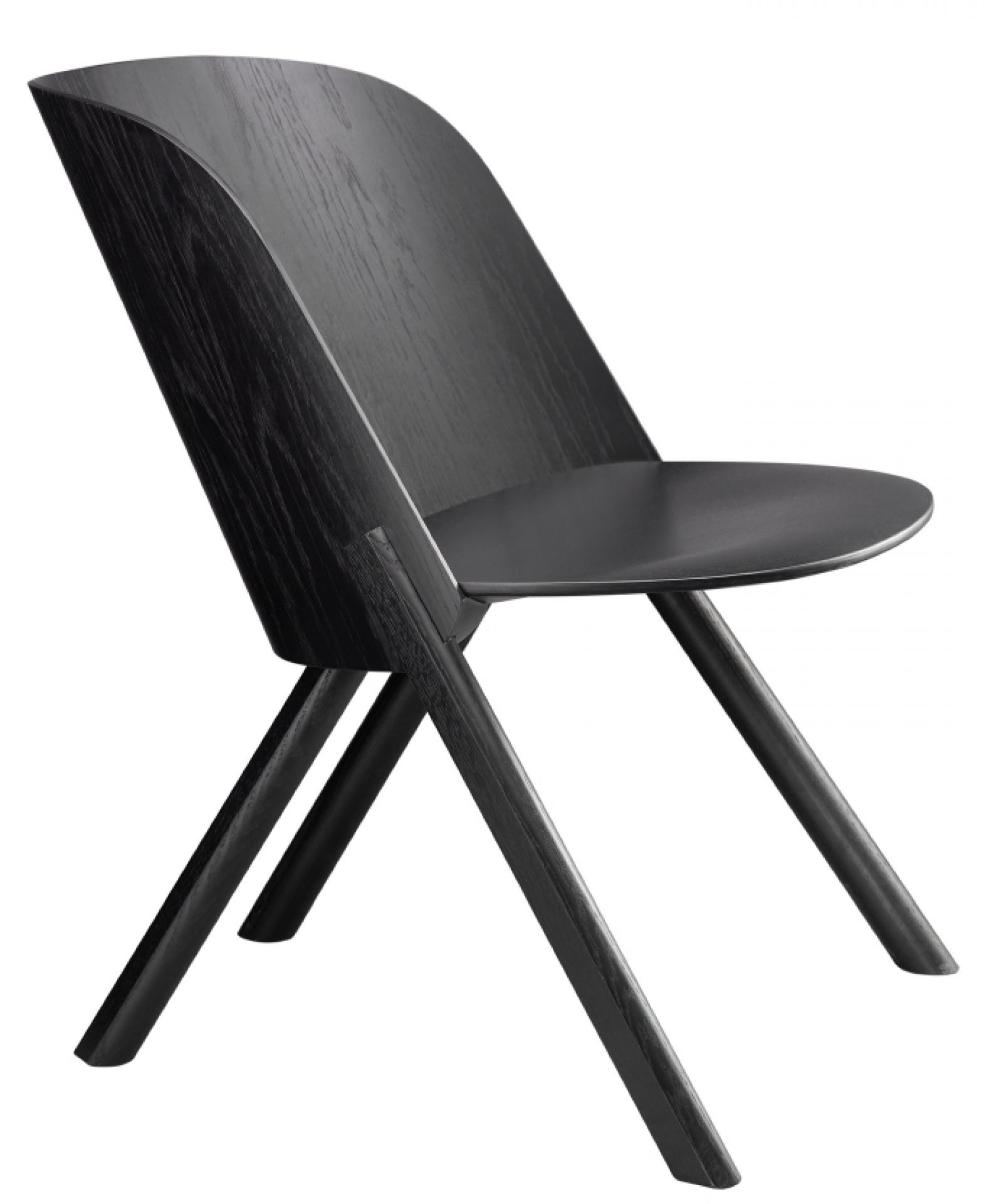 Schwarzer EC05 That Sessel von e15 aus Holz mit runder Sitzfläche und filigranem Design.