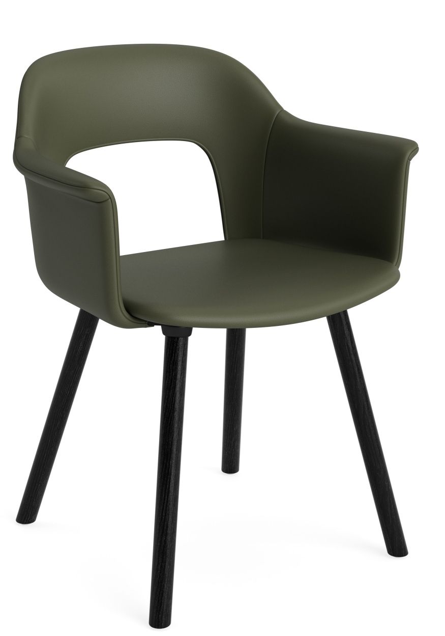 Layout Armchair von Hay, grüner Armlehnstuhl mit schwarzem Holzgestell für Esszimmer und Wohnbereich.