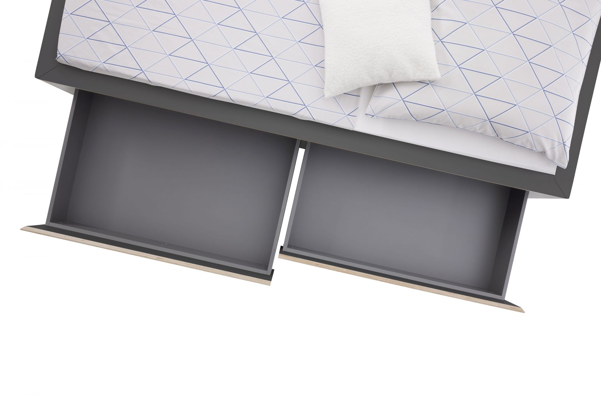 Spaze Bett von Müller Möbelwerkstätten in Grau mit zwei offenen Schubladen und Bettwäsche.