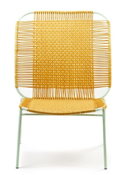 Ames Cielo Lounge Chair, hoch, gelb, Outdoor-Stuhl mit geflochtener Sitzfläche und Rückenlehne.