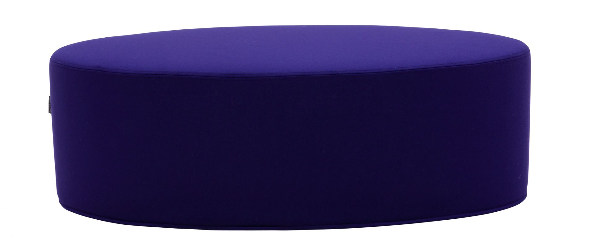 Lila Bon Bon Hocker von Softline, ein runder Sitzpouf für modernes Wohnen.