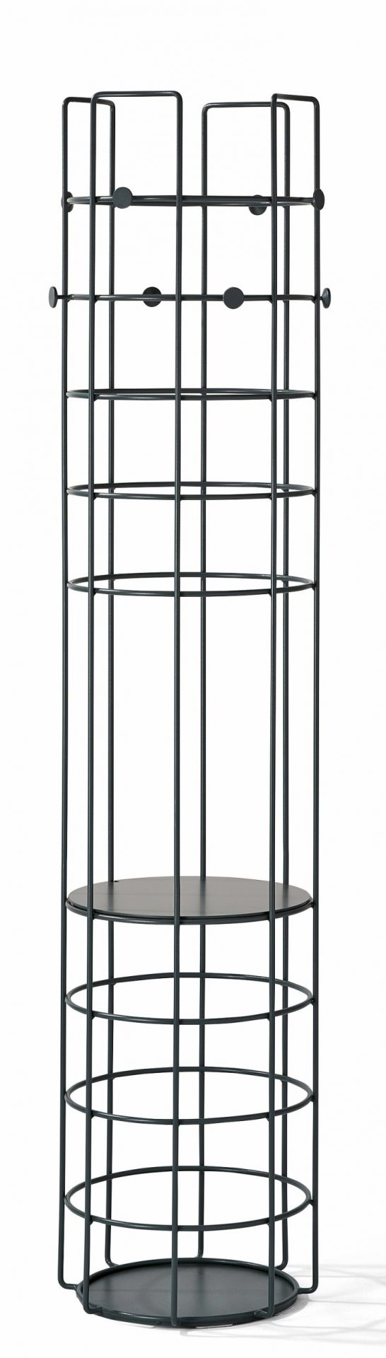 Bazar Garderobe von Richard Lampert: Moderne, runde Standgarderobe aus Metall mit Ablage.