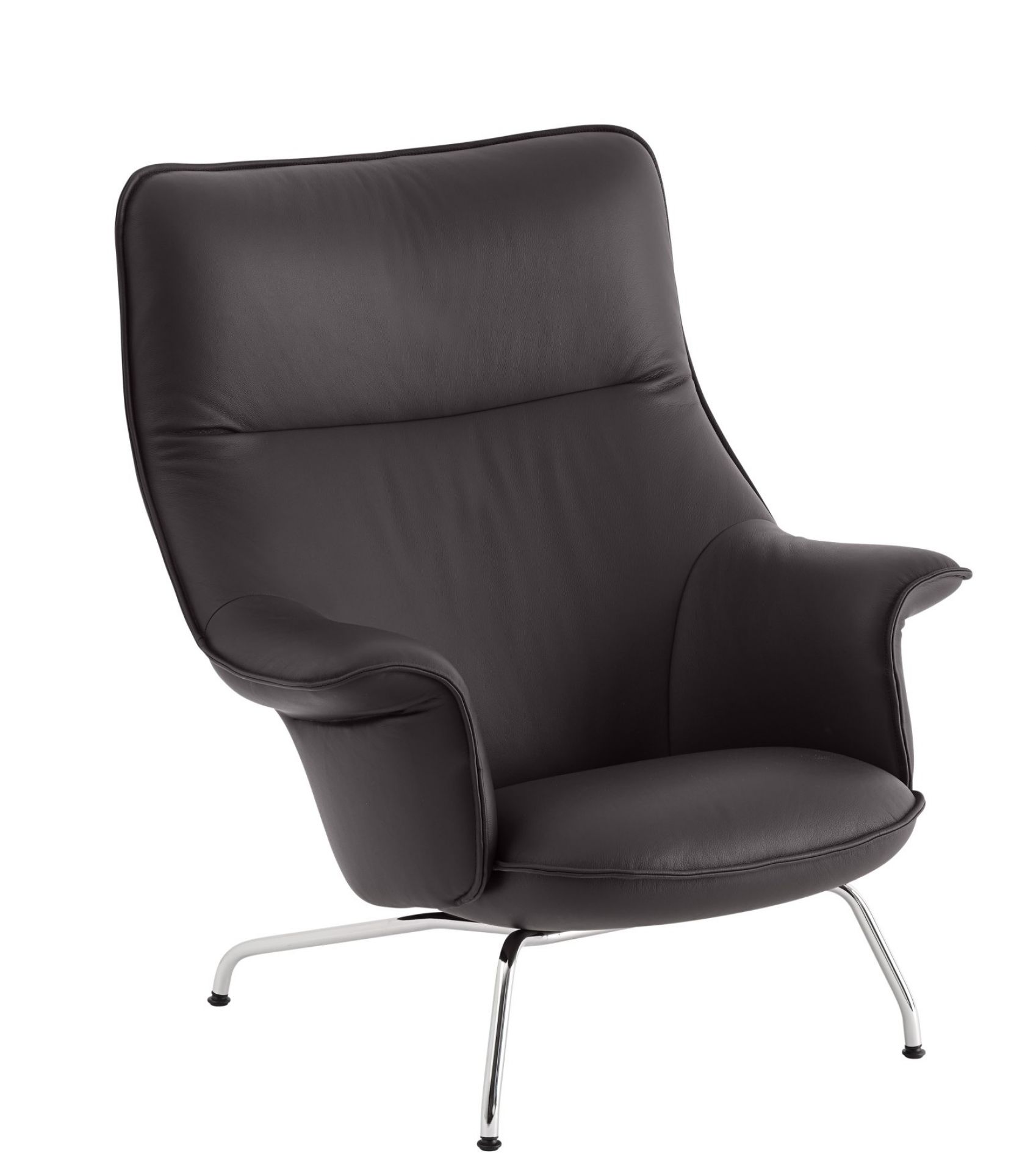 Doze Lounge Chair High von Muuto, brauner Ledersessel mit hoher Rückenlehne und Chromgestell.