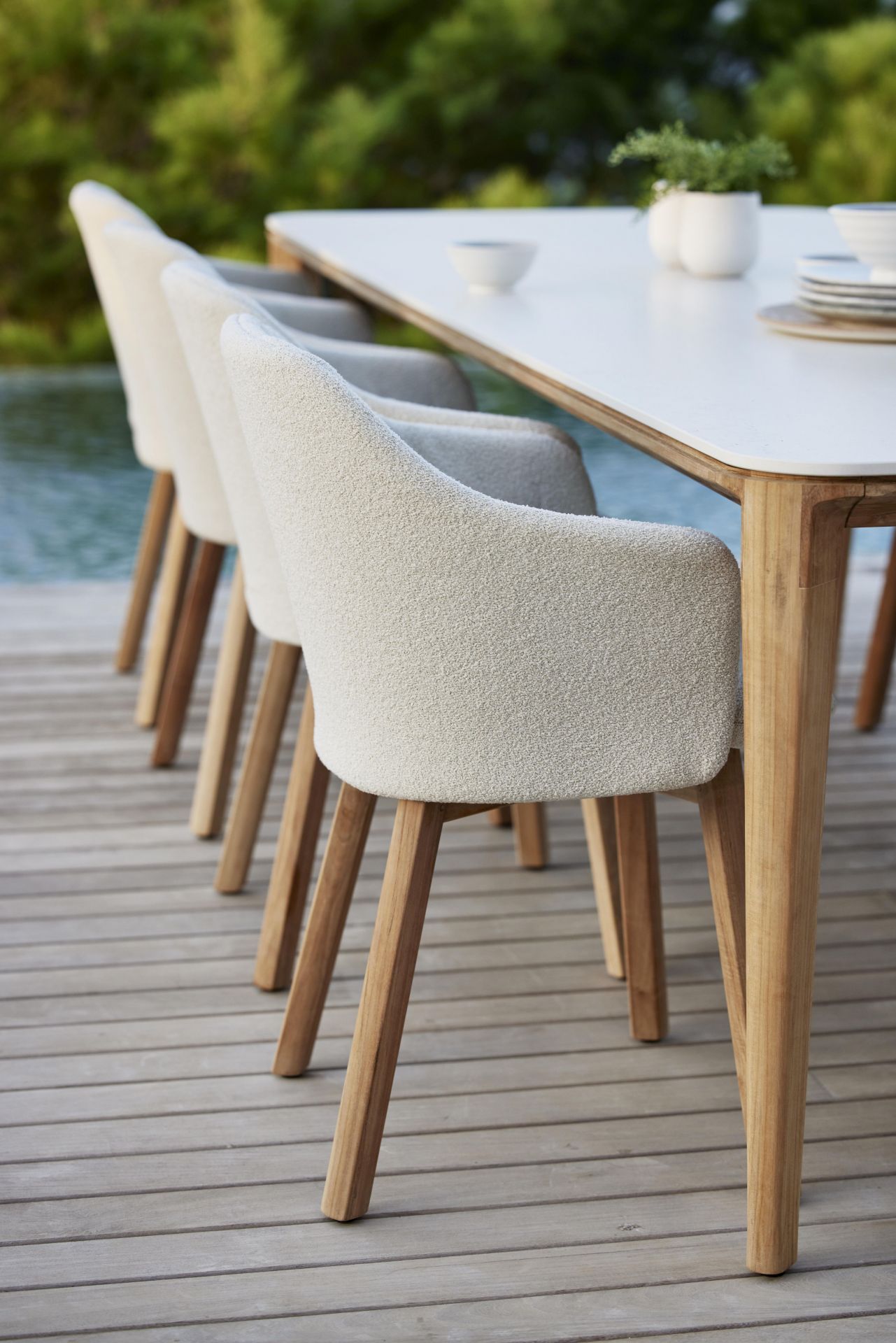 Choice Outdoor Stuhl von Cane-Line mit Teakgestell und schwarzem Cane-Line Geflecht. Gartenmöbel für Terrasse.