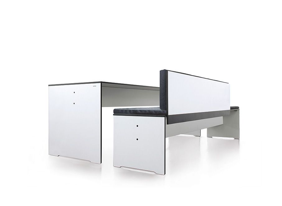 Riva Bank mit Rückenlehne von Conmoto in Taupe, moderne Sitzbank für Esszimmer und Küche.