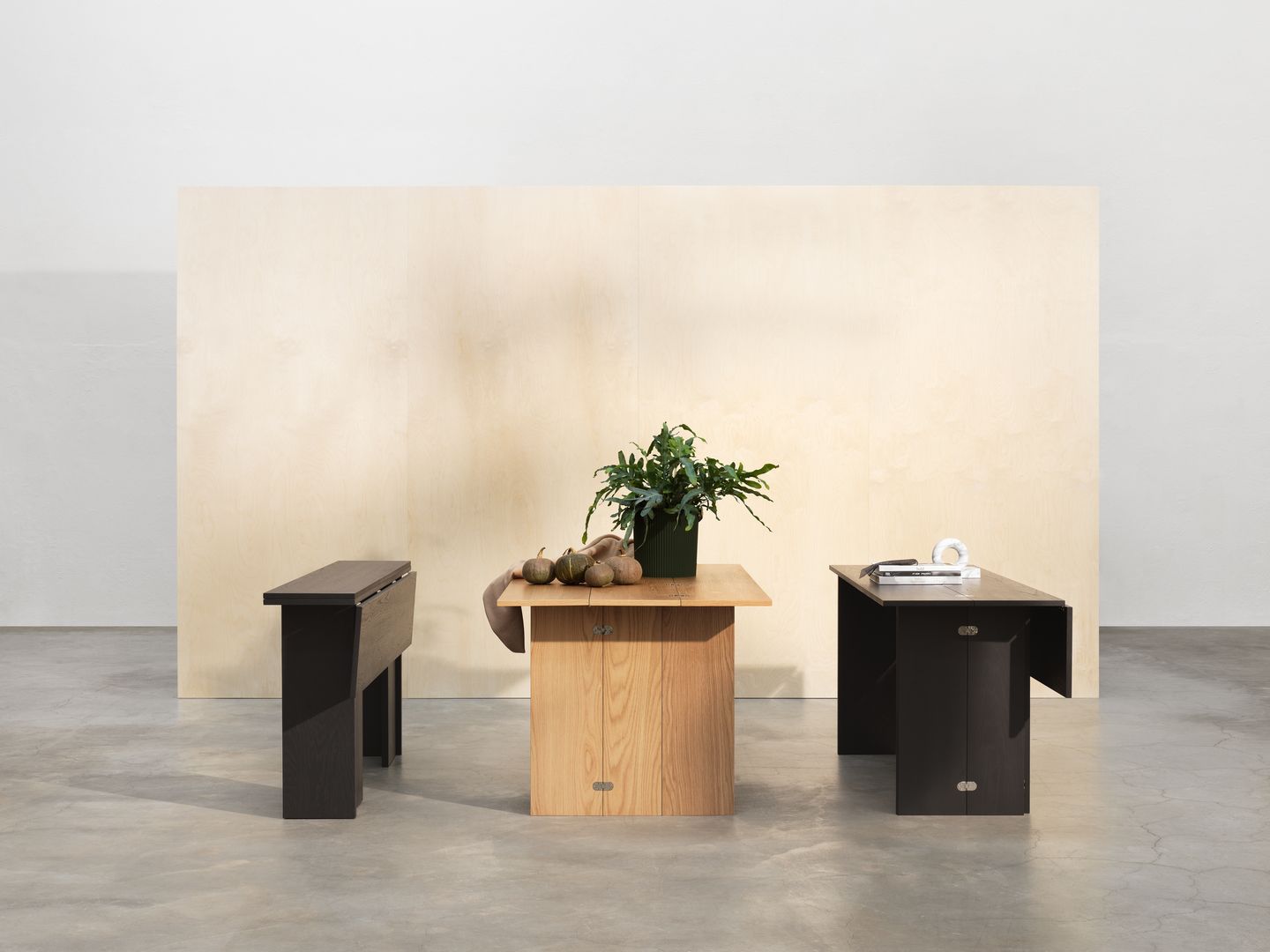 Design House Stockholm Flip Table Klapptisch in verschiedenen Ausführungen, ideal für kleine Räume.