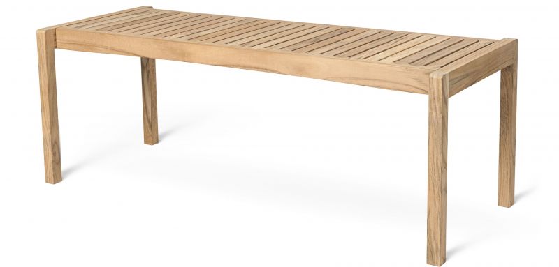 AH912 Carl Hansen & Søn Outdoor Bank aus Teakholz mit Lattenrost und vier Beinen.