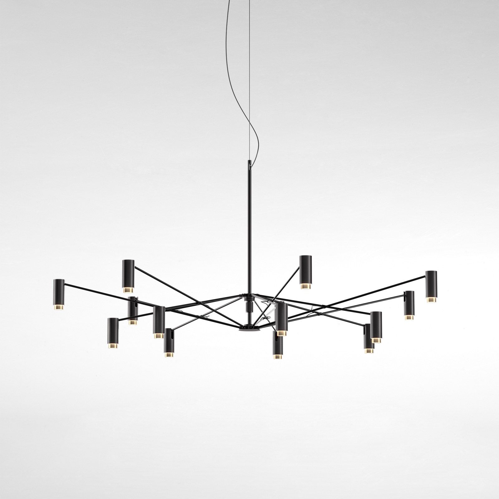 The W Pendelleuchte von Marset, moderne Hängelampe in Schwarz mit zylindrischen Leuchten und warmem Licht.