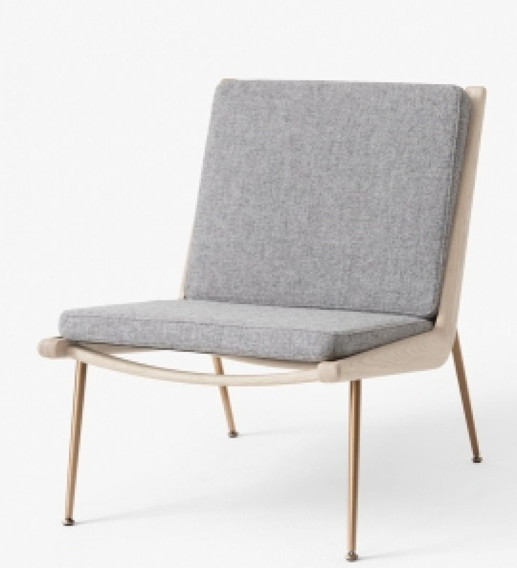 Boomerang Lounge Chair: Moderner Sessel mit hellgrauem Stoffbezug und hellem Holzgestell für Wohnzimmer.