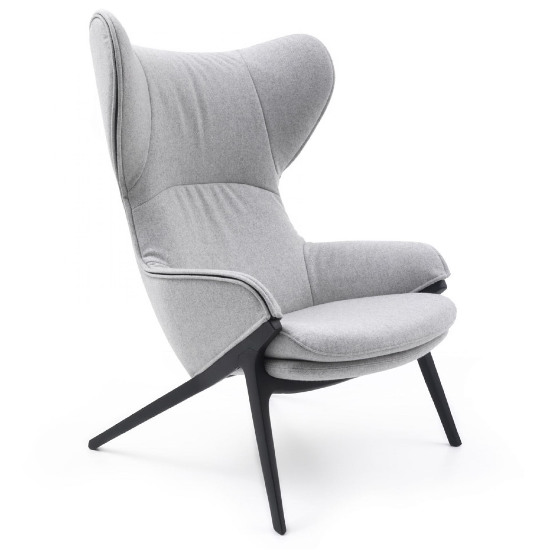 Grauer Cassina Sessel Modell 395 P22 mit hoher Rückenlehne und dunklem Holzgestell. Moderner Design Sessel.