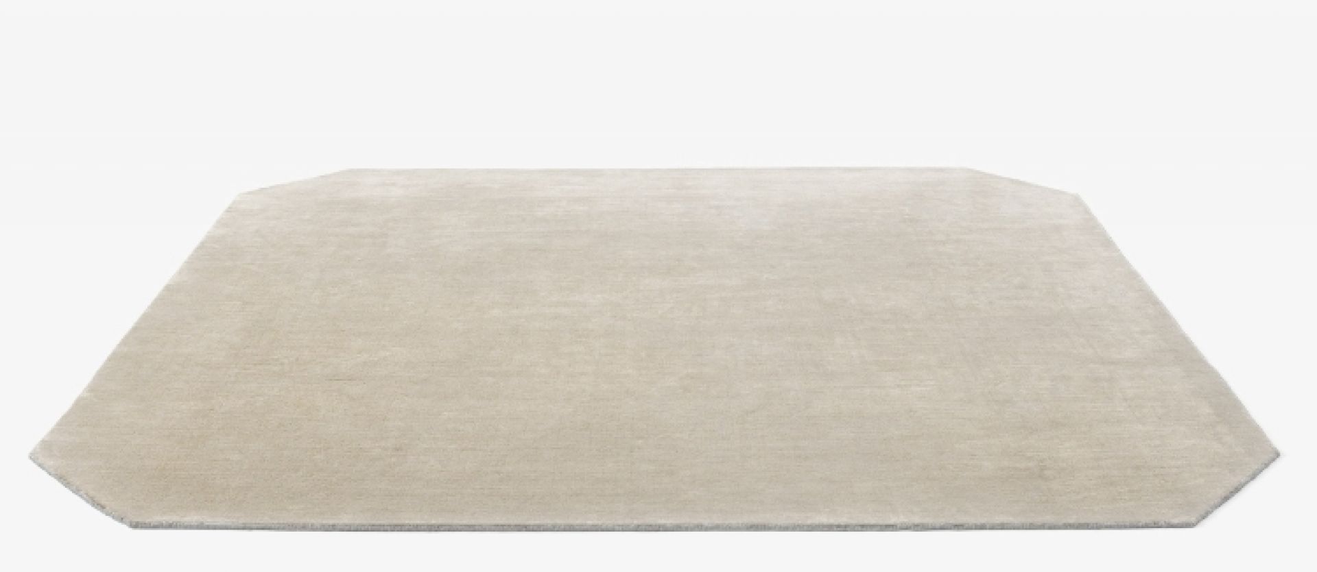 The Moor Rug Teppich von AndTradition, einfarbig hellbeige, achteckig, moderne Teppich- und Bodendekoration.