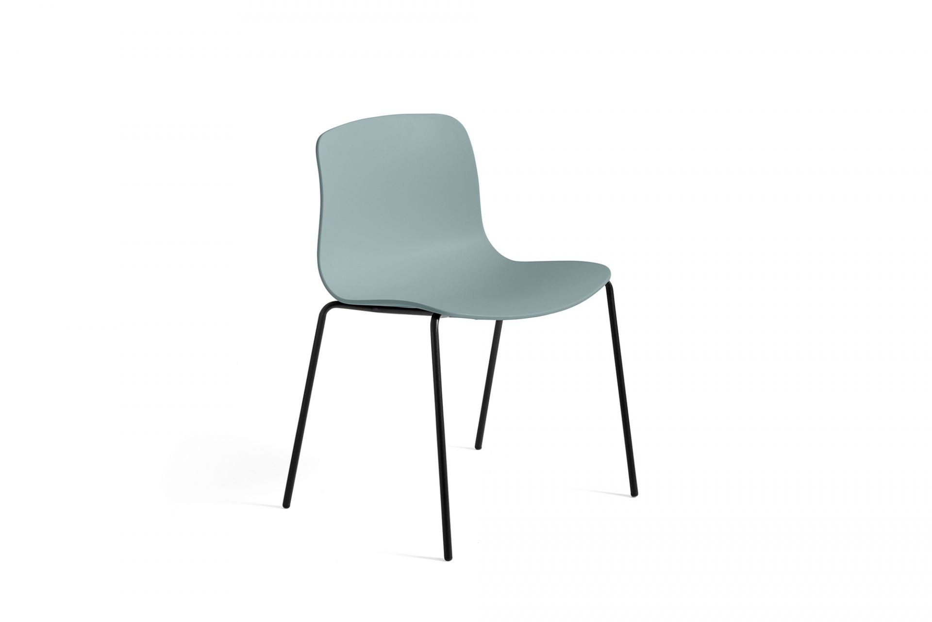 Heller, mintfarbener About a Chair AAC 16 Stuhl von Hay mit schwarzem Stahlgestell.