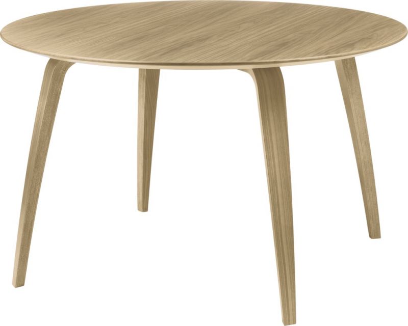 Runder GUBI Esstisch aus hellem Holz mit drei Beinen, modernes Design.