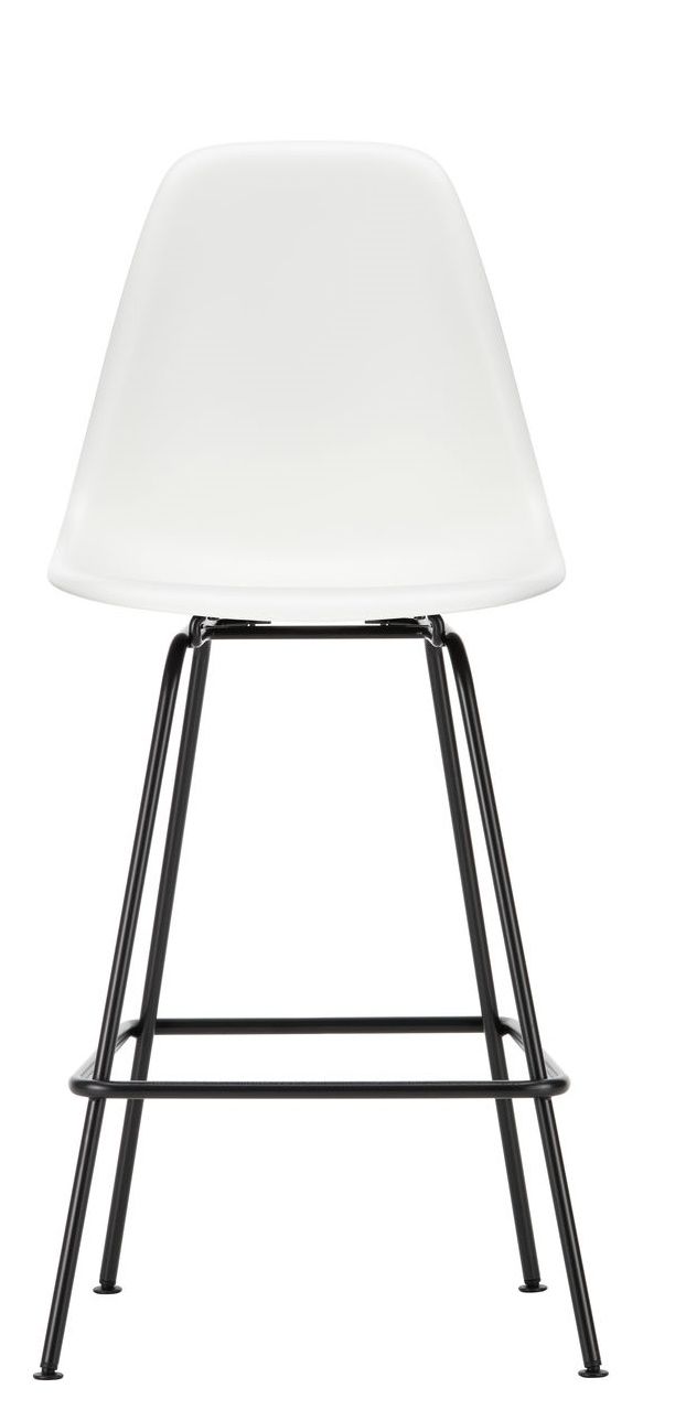 Vitra Eames Plastic Bar Stool Medium in Weiß mit schwarzem Metallgestell, Frontansicht.