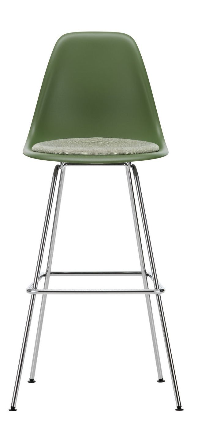 Eames Plastic Bar Stool von Vitra, grüner Barhocker mit Sitzpolster und verchromtem Gestell.