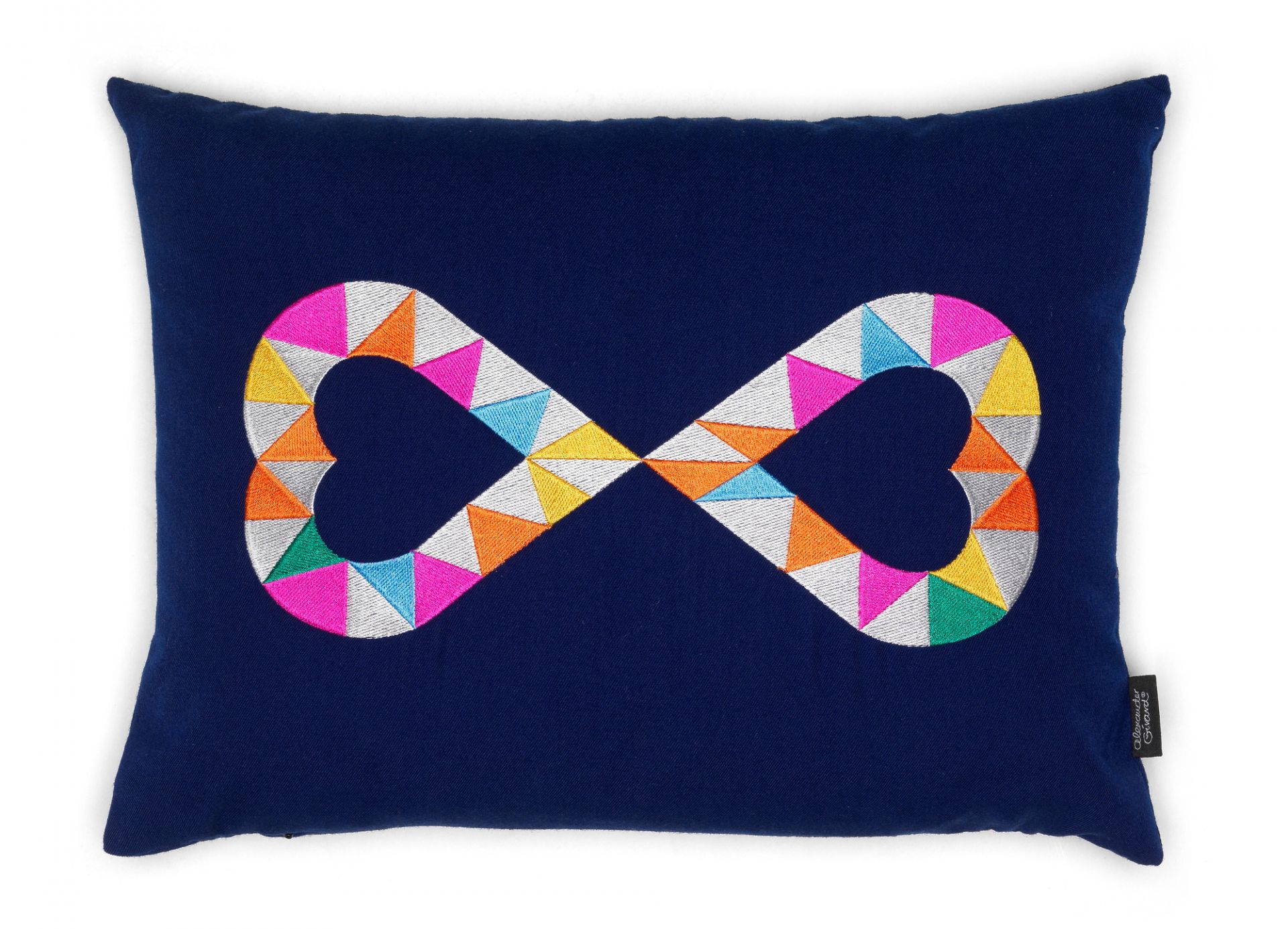 Blaues Kissen mit gesticktem, farbenfrohem Doppelherz-Symbol. Vitra Kissen für Wohnzimmer und Schlafzimmer. Dekokissen mit Herzmotiv.