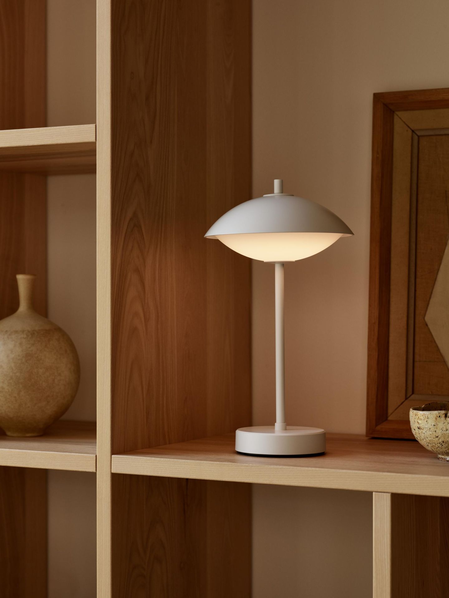 Clam Portable tafellamp, oplaadbare lamp van Fritz Hansen