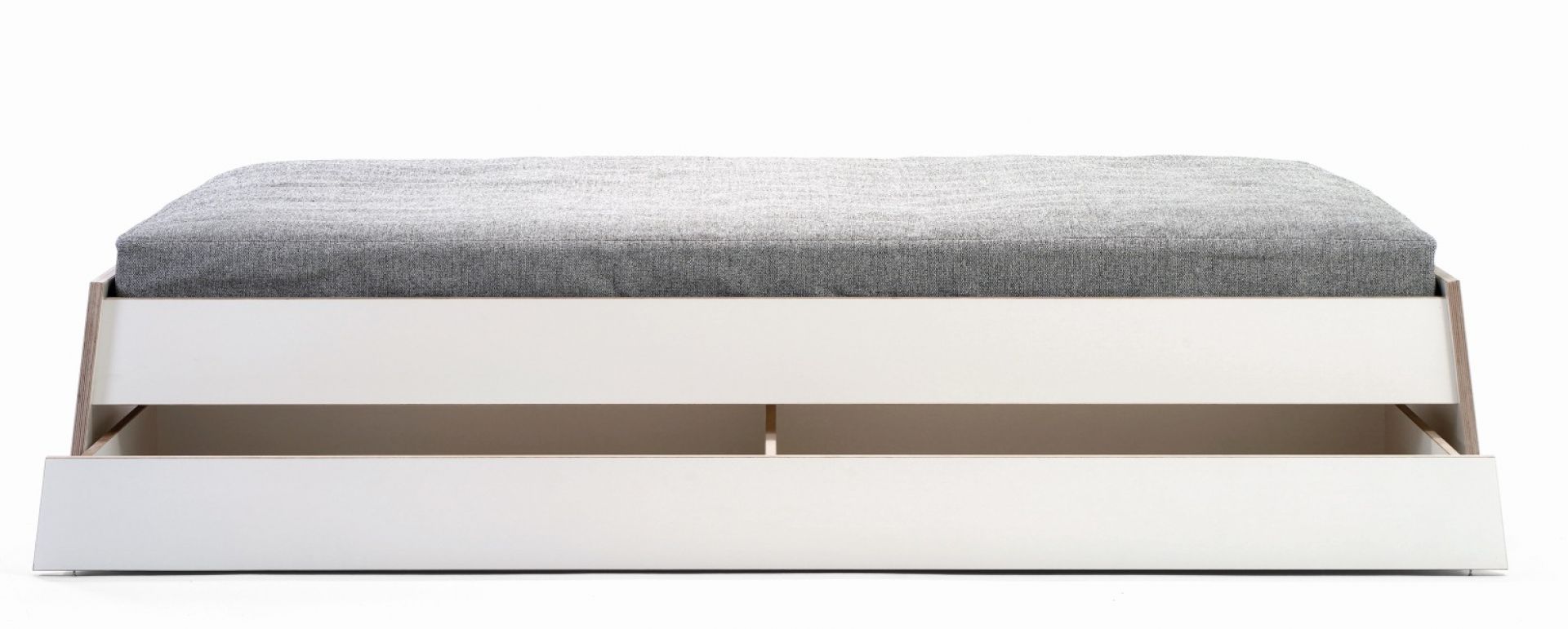 Ladekast voor het Stockholm-bed van Richard Lampert, front in wit berken