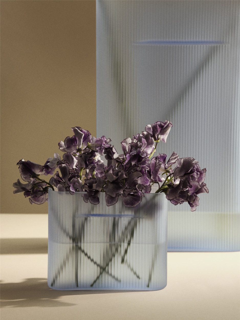 Ridge-vaas van Muuto, melkglazen, lichtblauw, H 35 cm