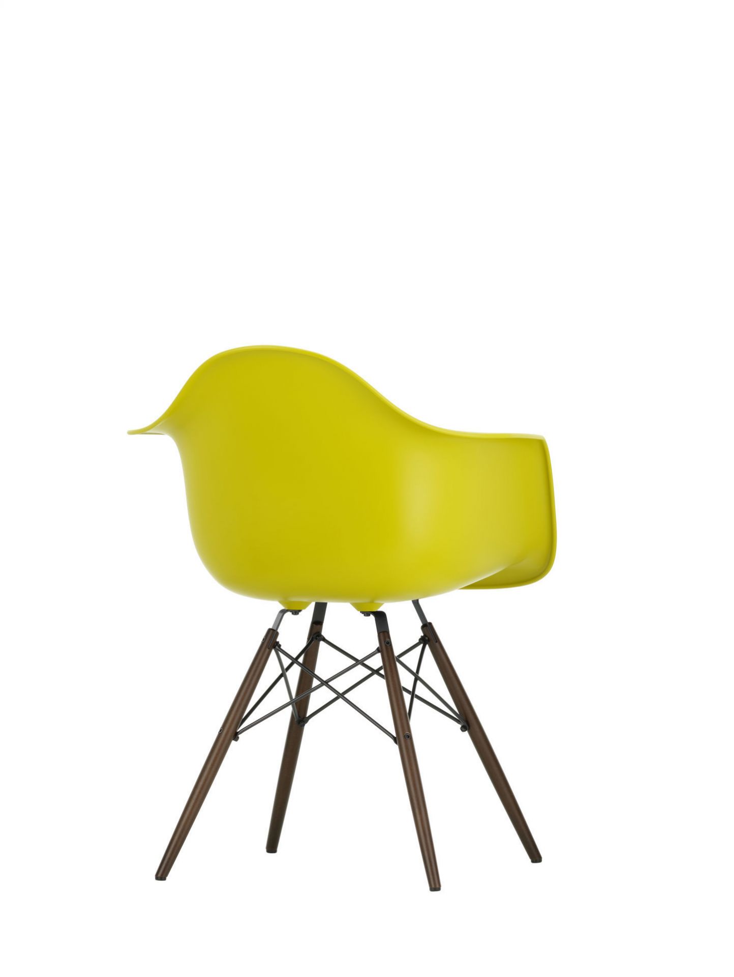 Gelber Eames Plastic Arm Chair DAW Stuhl von Vitra mit Ahorn-Holzbeinen, seitliche Ansicht.