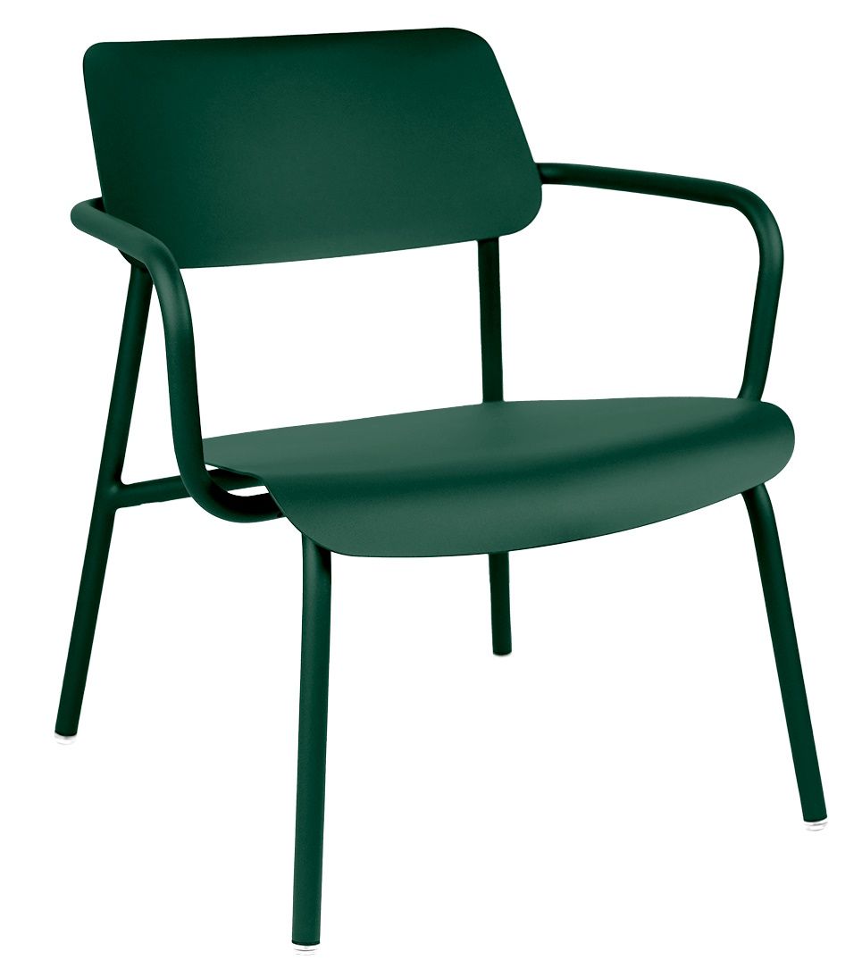 Grüner Studie Lounge Sessel von Fermob für den Außenbereich, modernes Design mit Armlehnen.