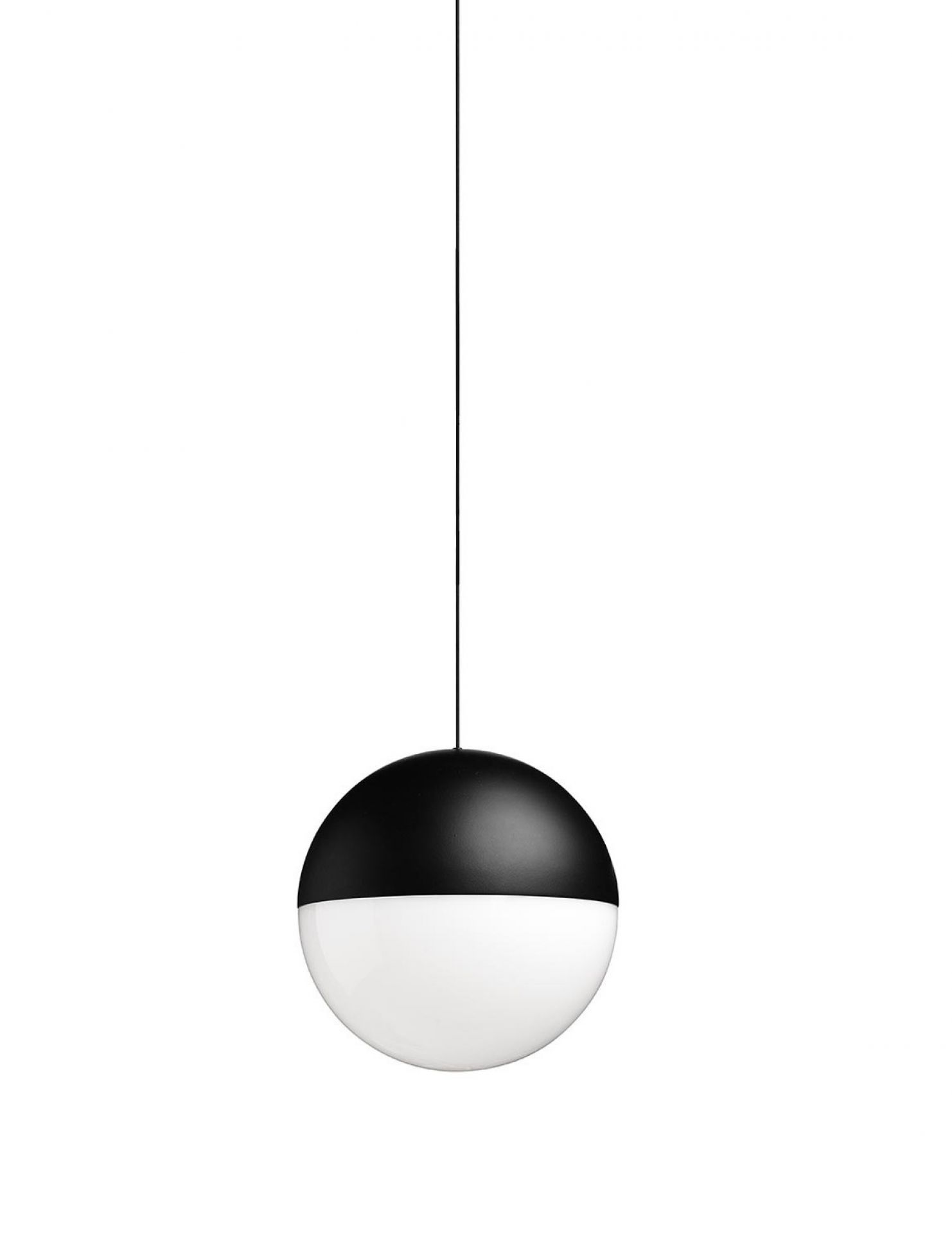 String Light Sphere Head: Moderne Kugelkopf Pendelleuchte mit schwarzem und weißem Design.