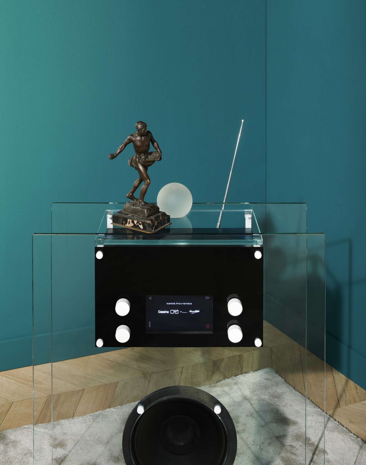 Cassina 842 Radio in Cristallo mit satinierten Edelstahlknöpfen, transparentes Designradio mit Lautsprecher.