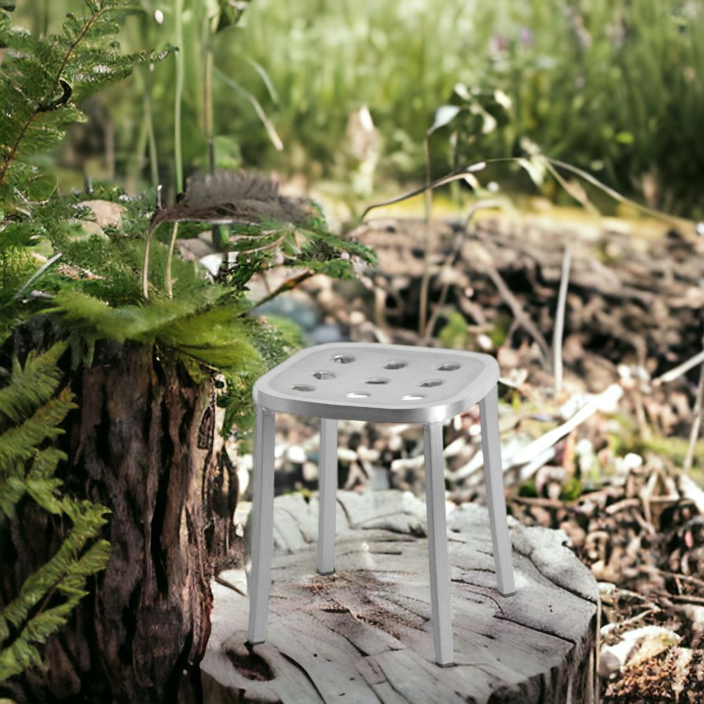 Emeco 1 Inch Aluminium Hocker, kleiner Metallhocker für Garten und Terrasse, silberfarben.