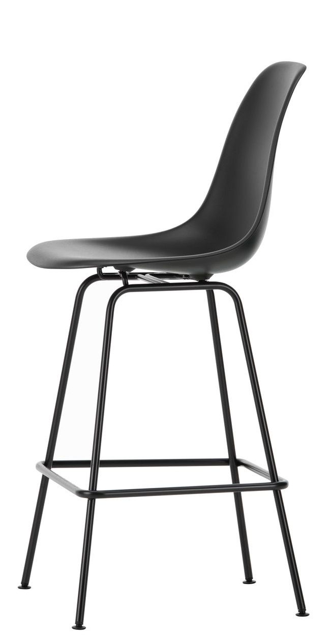 Schwarzer Eames Plastic Bar Stool Barhocker von Vitra mit Sitzschale und Stahlgestell für moderne Küchendekoration.