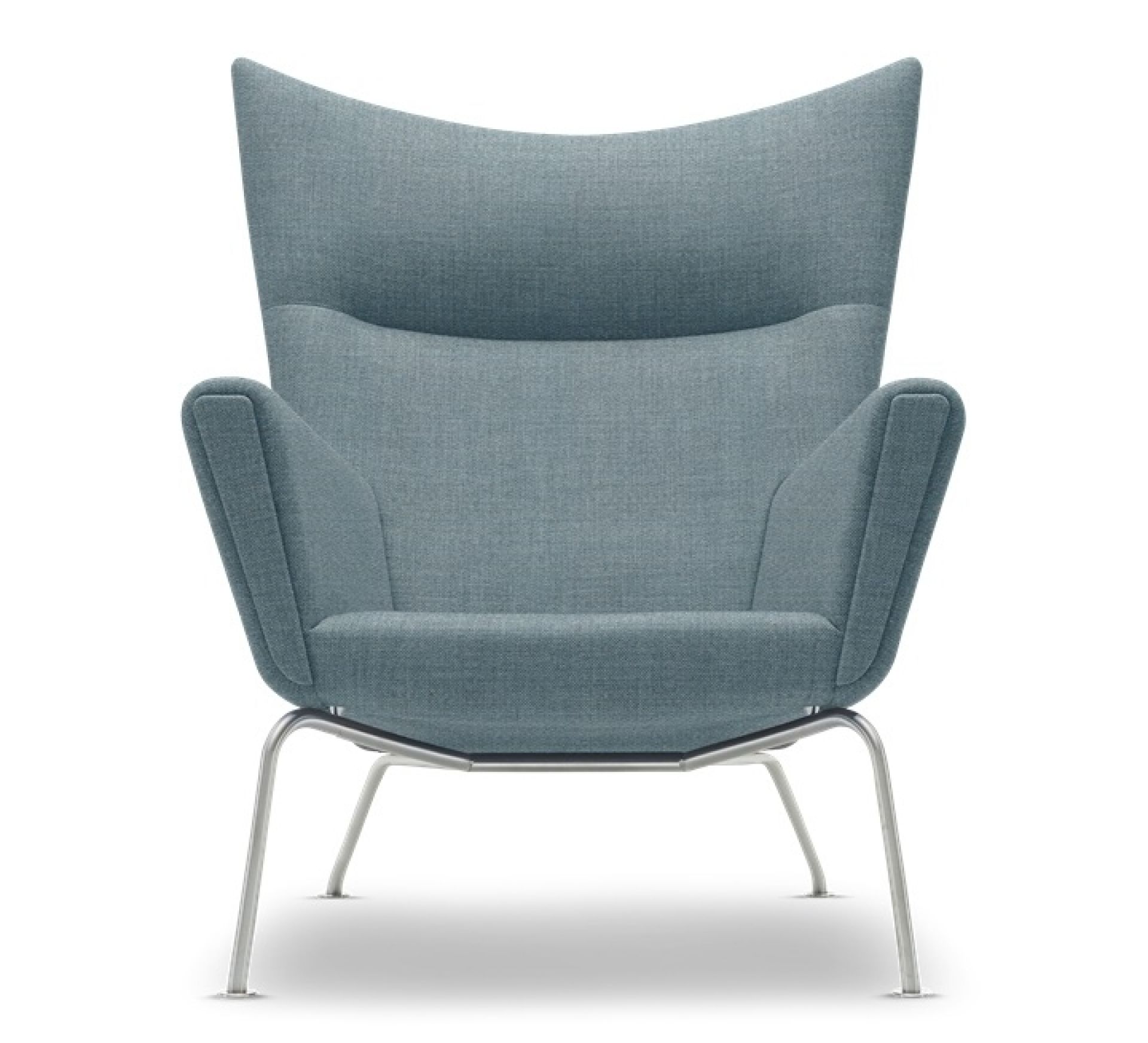 CH445 Wing Chair Sessel von Carl Hansen & Søn in blauem Stoff und Stahlgestell.