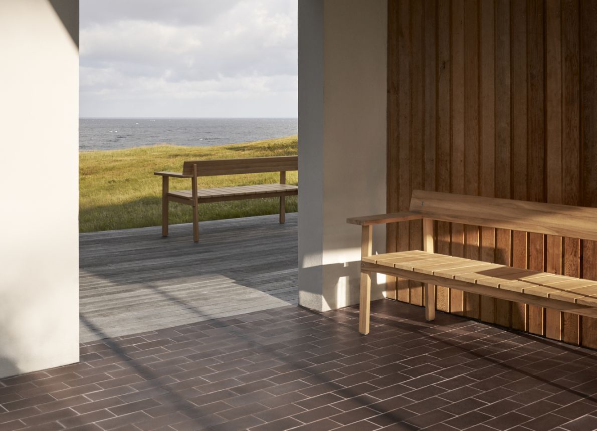 GL101 Timbur Bank von Carl Hansen & Søn aus Teakholz für den Außenbereich.