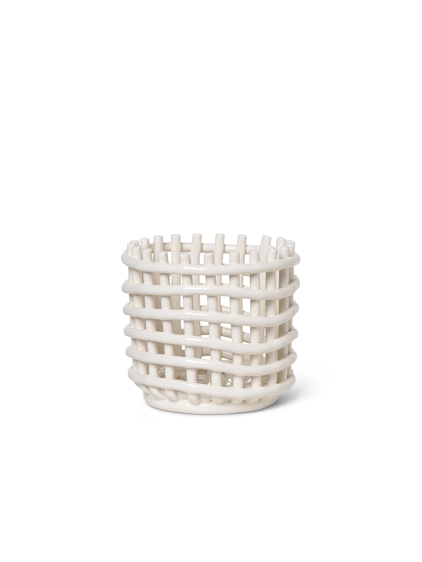 Weißer Ceramic Basket Keramik Korb von Ferm Living, Deko Korb für Pflanzen und Wohnaccessoires.