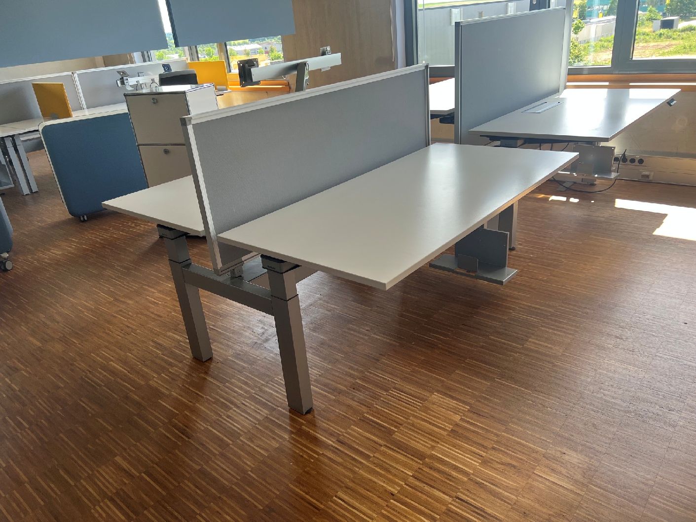 Steelcase dubbel werkstation, tentoonstellings-/tweedehands meubilair 