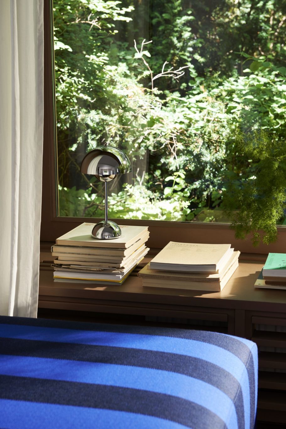 Flowerpot VP9 draagbare acculamp / tafellamp met USB-aansluiting, verchroomd, AndTradition