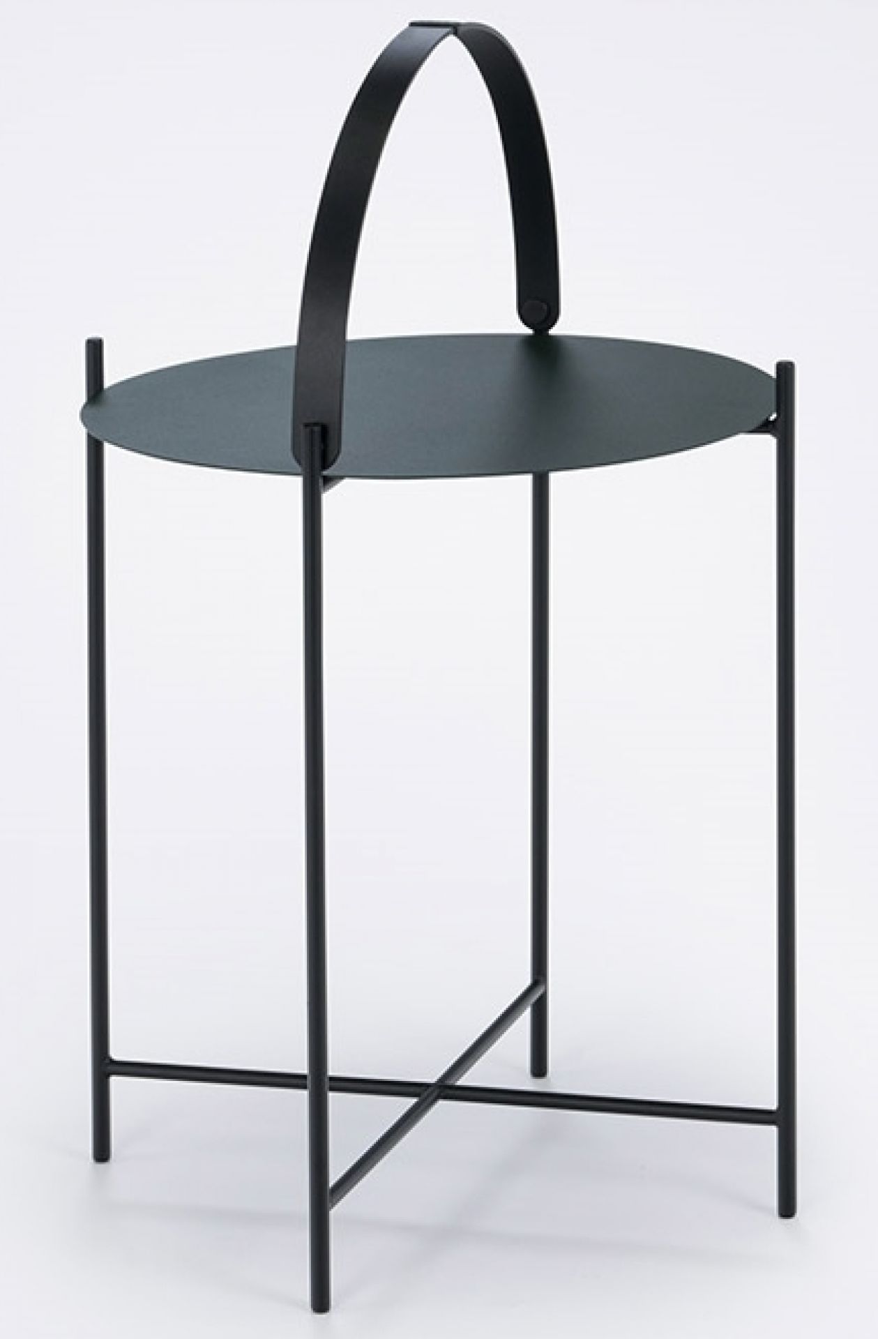 Schwarzer Edge Tray Table Beistelltisch von Houe für den Outdoor-Bereich mit praktischem Tragegriff.