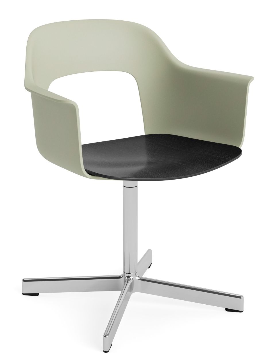 Layout Armchair von Hay: Moderner Armlehnstuhl in Beige mit schwarzer Sitzfläche und verchromtem Drehfuß.
