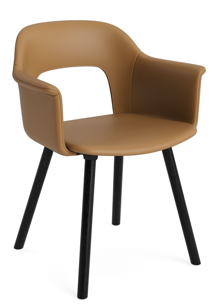 Layout Armchair 224 von Hay, Armlehnstuhl in Braun mit schwarzen Holzbeinen, modernes Design.