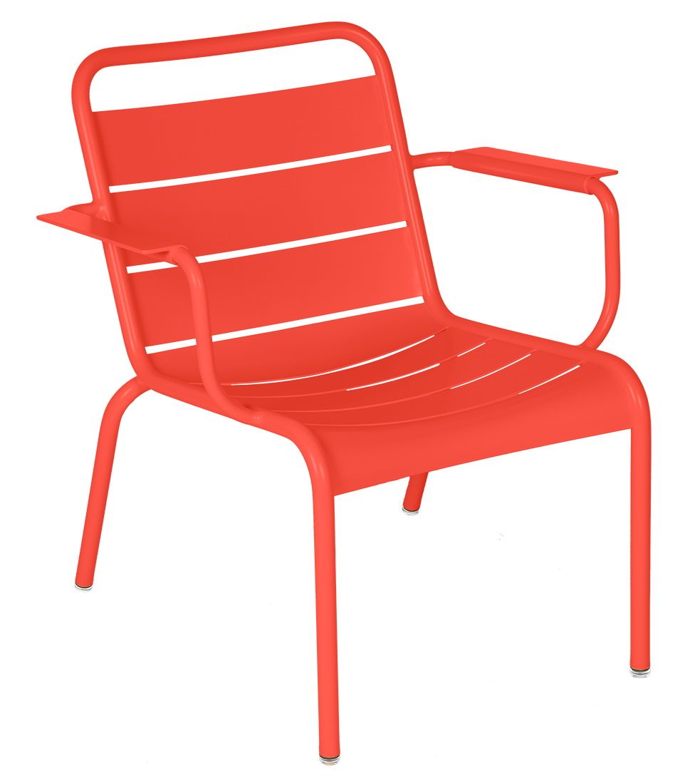 Roter Luxembourg Lounge Sessel von Fermob für den Außenbereich, moderner Gartensessel aus Metall.