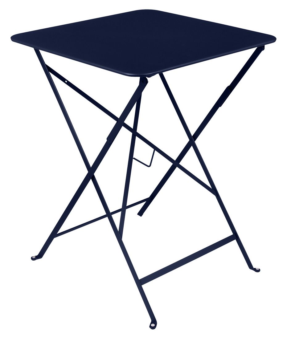 Blauer Fermob Bistro+ Outdoor Tisch mit quadratischer Tischplatte und klappbarem Metallgestell.