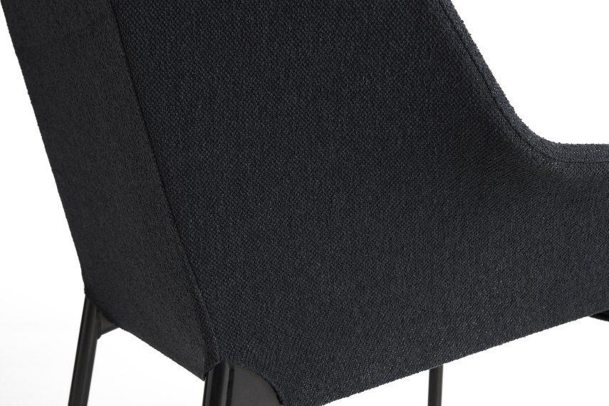 Detailaufnahme des schwarzen Hay 02 Lounge Sessels mit Textilbezug und filigranem Metallgestell.