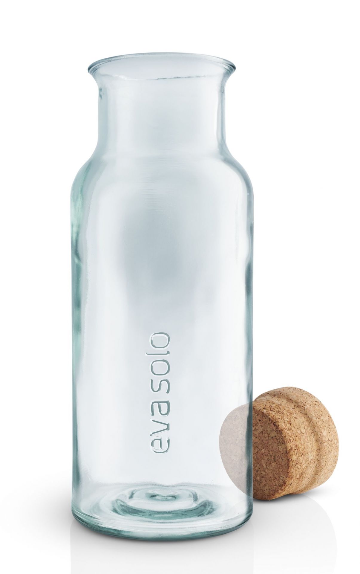 Eva Solo Karaffe aus recyceltem Glas mit Korkverschluss, 1 Liter Fassungsvermögen. Nachhaltige Wasserkaraffe.