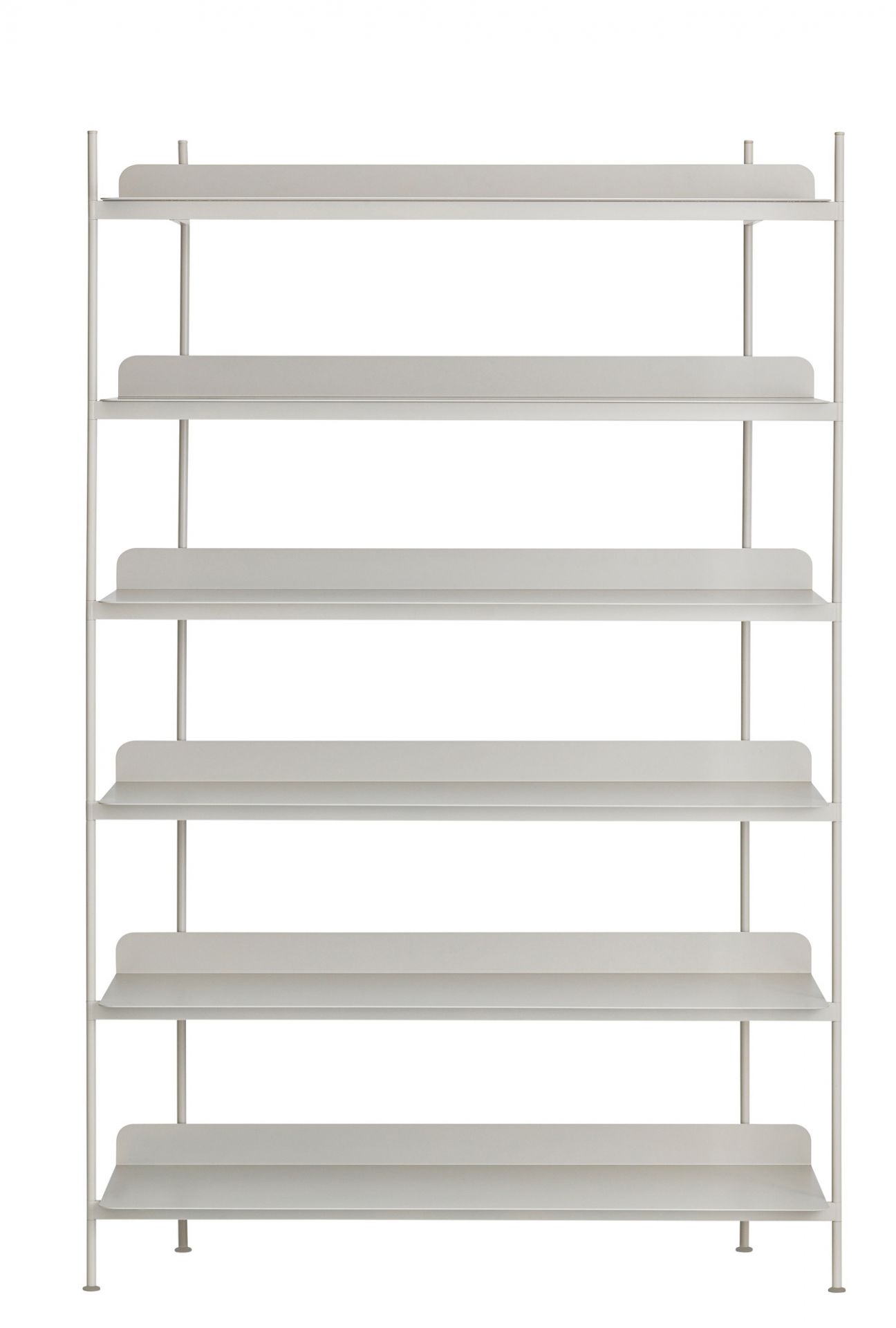 Helles, modulares Compile Regalsystem von Muuto mit sechs Regalböden für Wohnzimmer oder Büro.