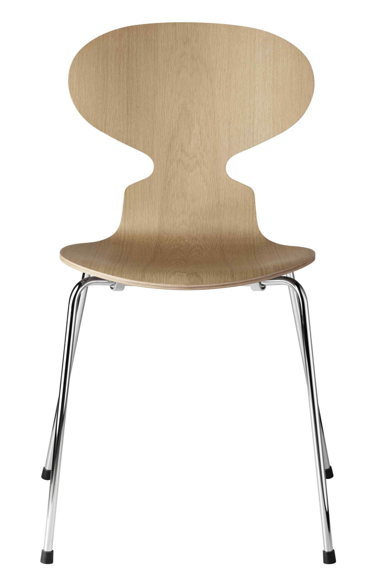 Die Ameise Stuhl von Fritz Hansen mit hellem Holz und verchromtem 4-Bein Gestell.